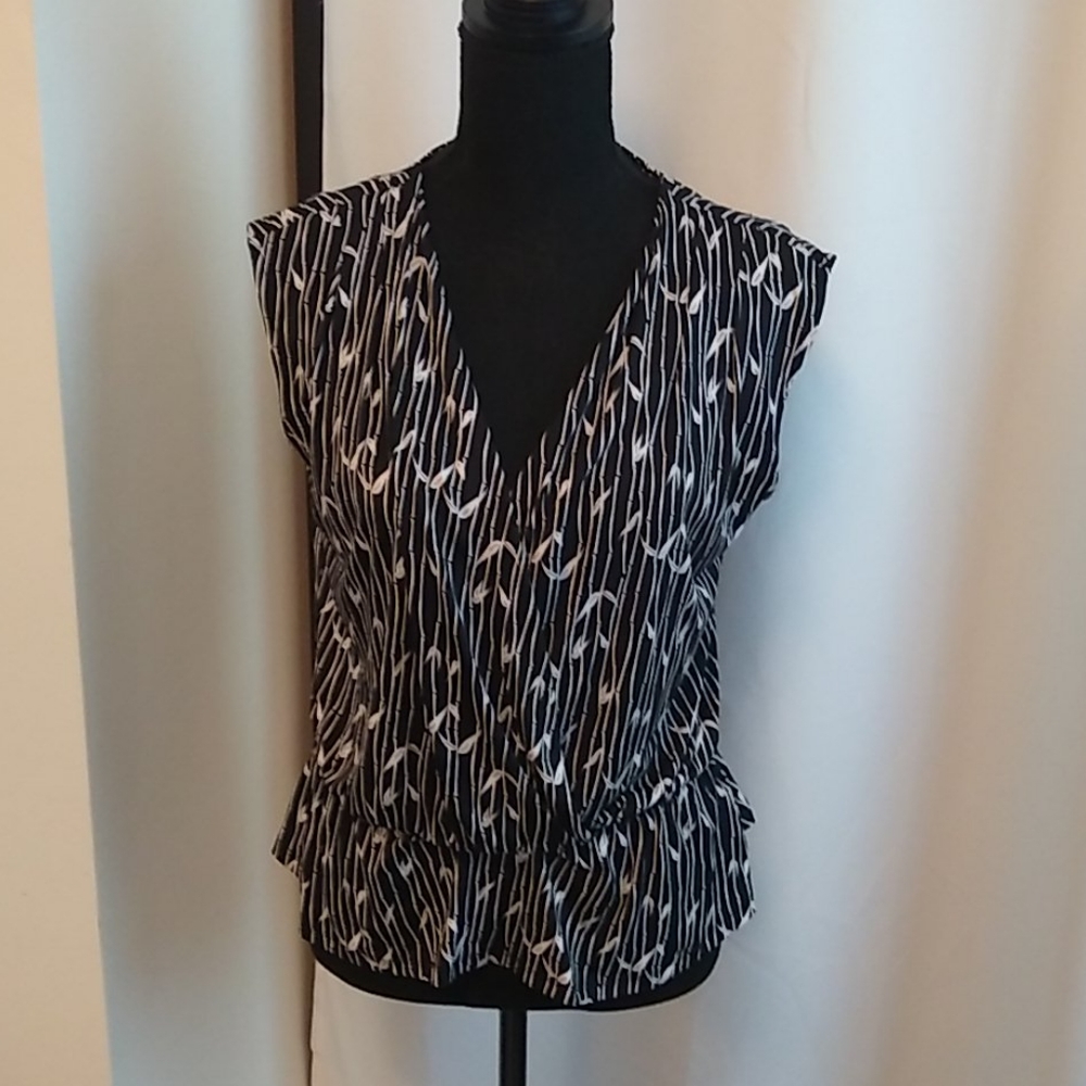 Black and White patterned sleeveless blouse